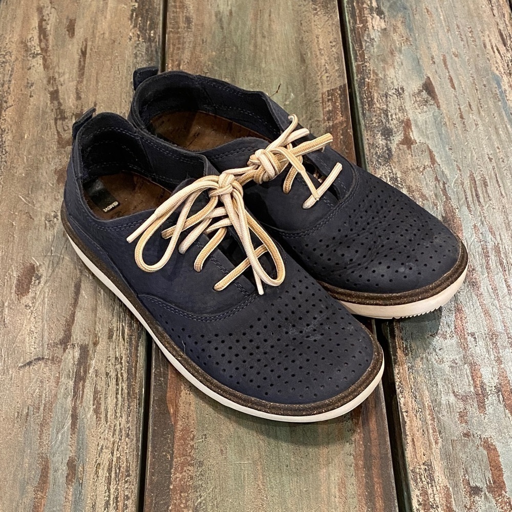 MERRELL Around Town Navy Womens Lace Air Shoes Sneakers Sz 5 Perforated Leather
